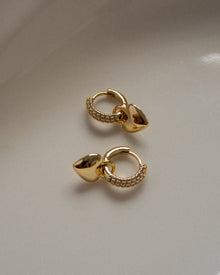 Brinco Argola Coração Puffy com Pavê - Ouro 18K - detalhe 03 | SILLENE