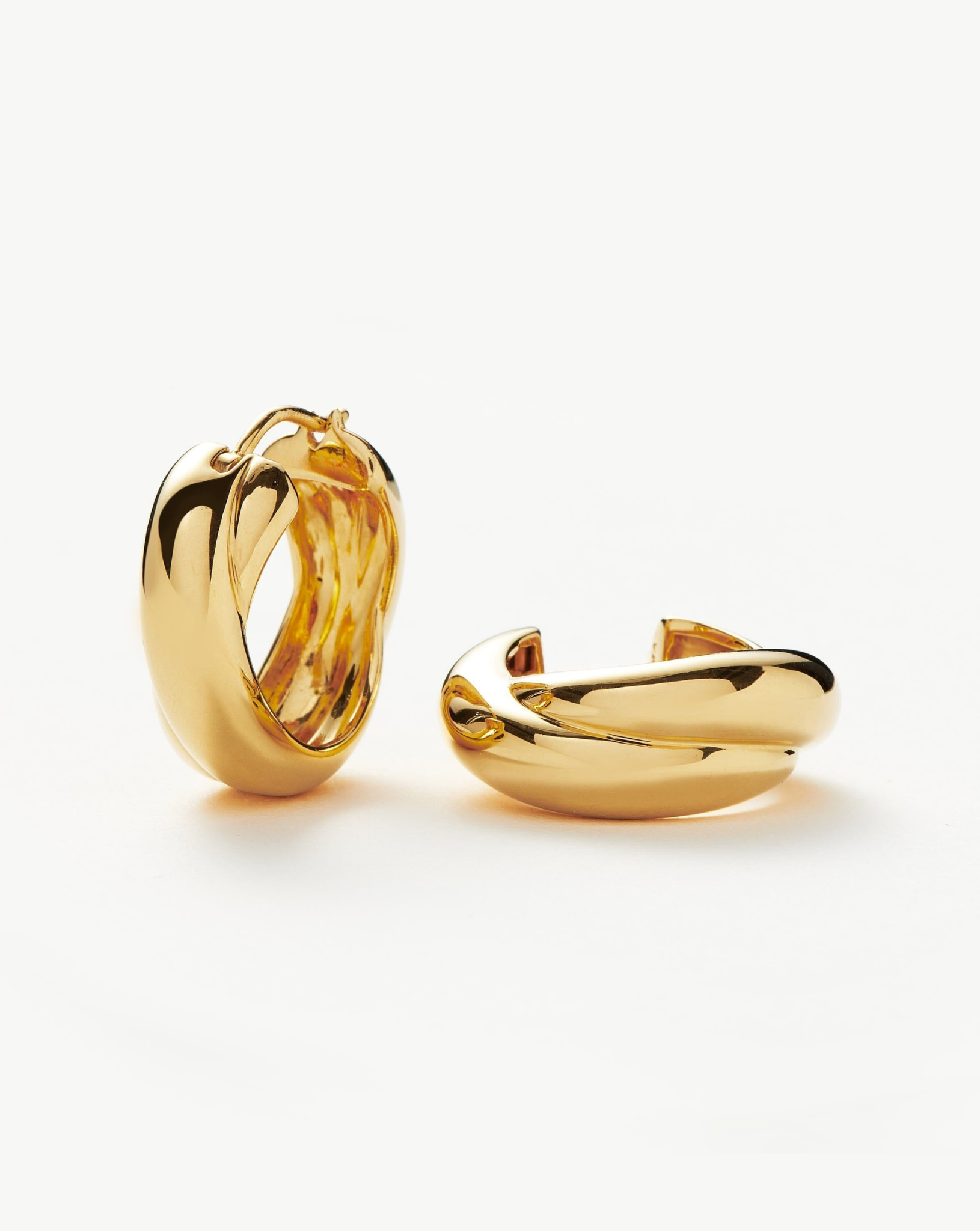 Brinco Argola Dupla Entrelaçada Média - Ouro 18K | SILLENE