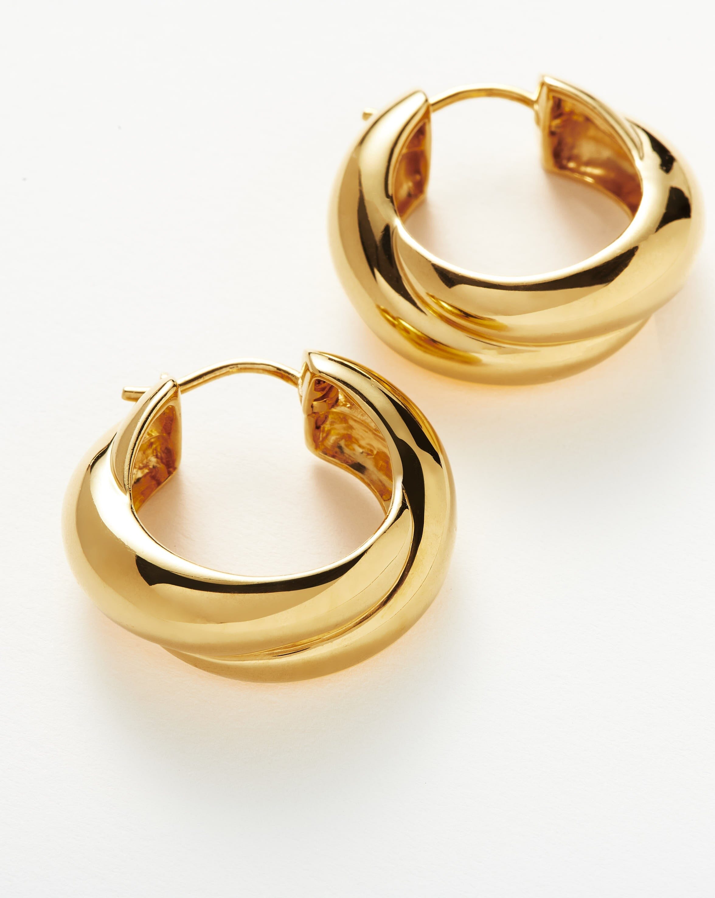 Brinco Argola Dupla Entrelaçada Média - Ouro 18K | SILLENE