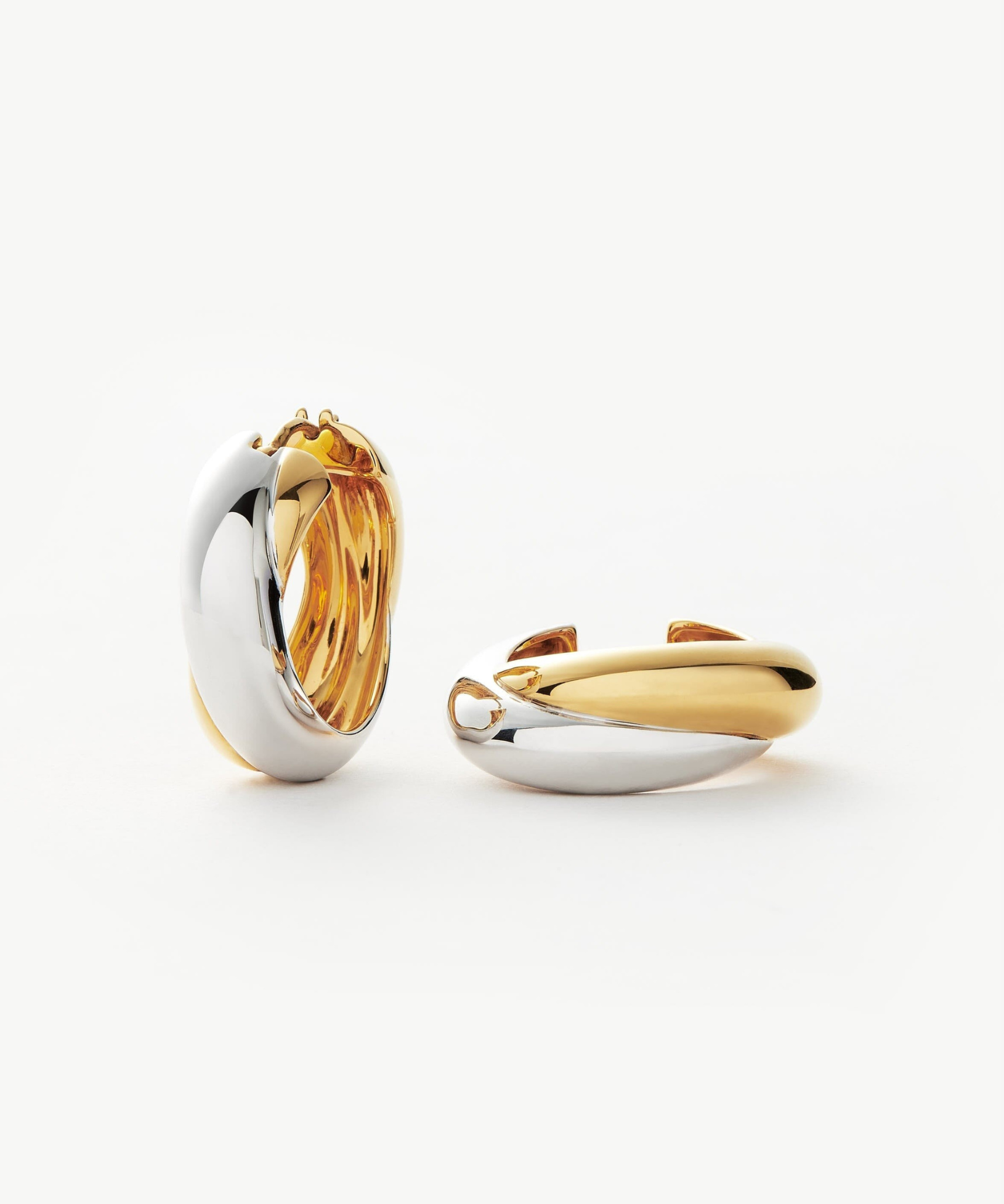 Brinco Argola Dupla Entrelaçada Média - Ouro e Prata | SILLENE