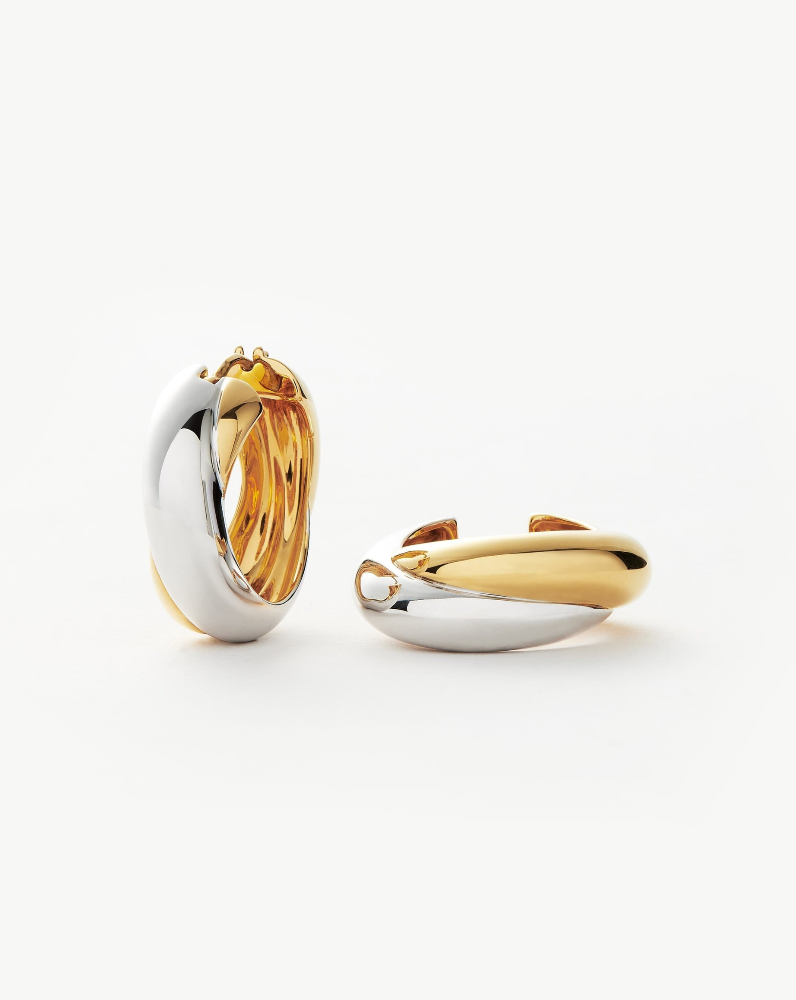 Brinco Argola Dupla Entrelaçada Média - Ouro e Prata | SILLENE
