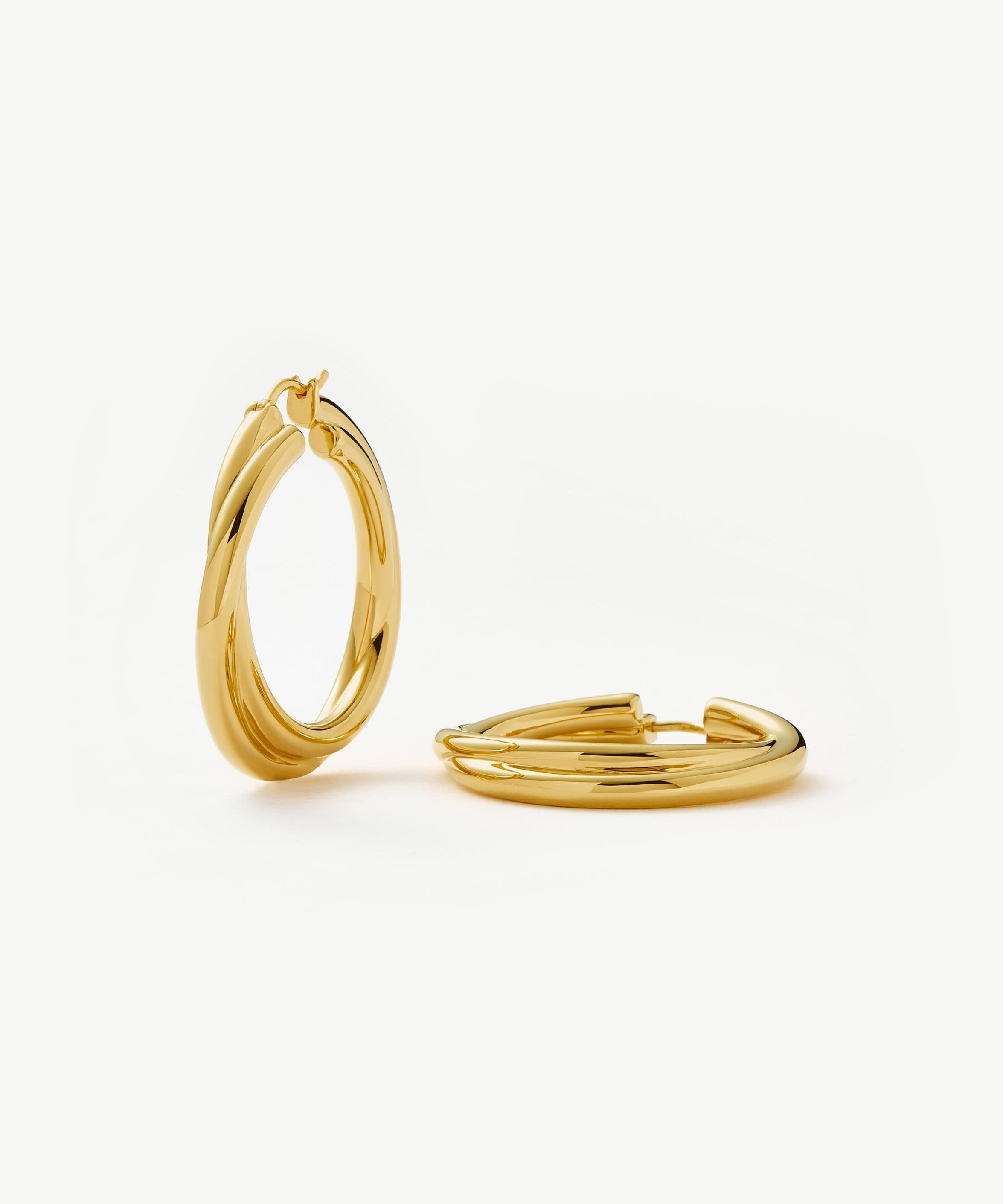 Brinco Argola Entrelaçada Grande - Ouro 18K | SILLENE