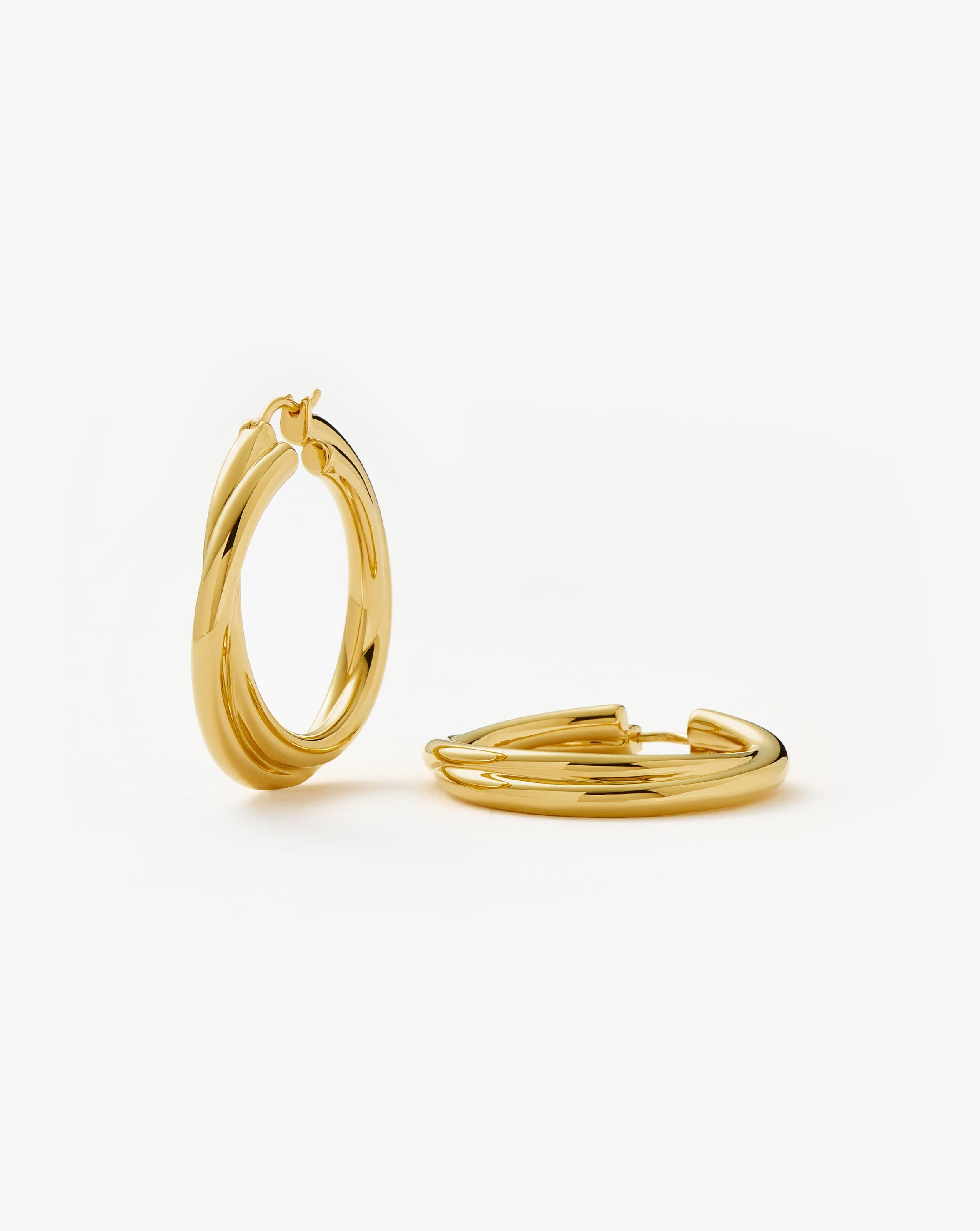 Brinco Argola Entrelaçada Grande - Ouro 18K | SILLENE