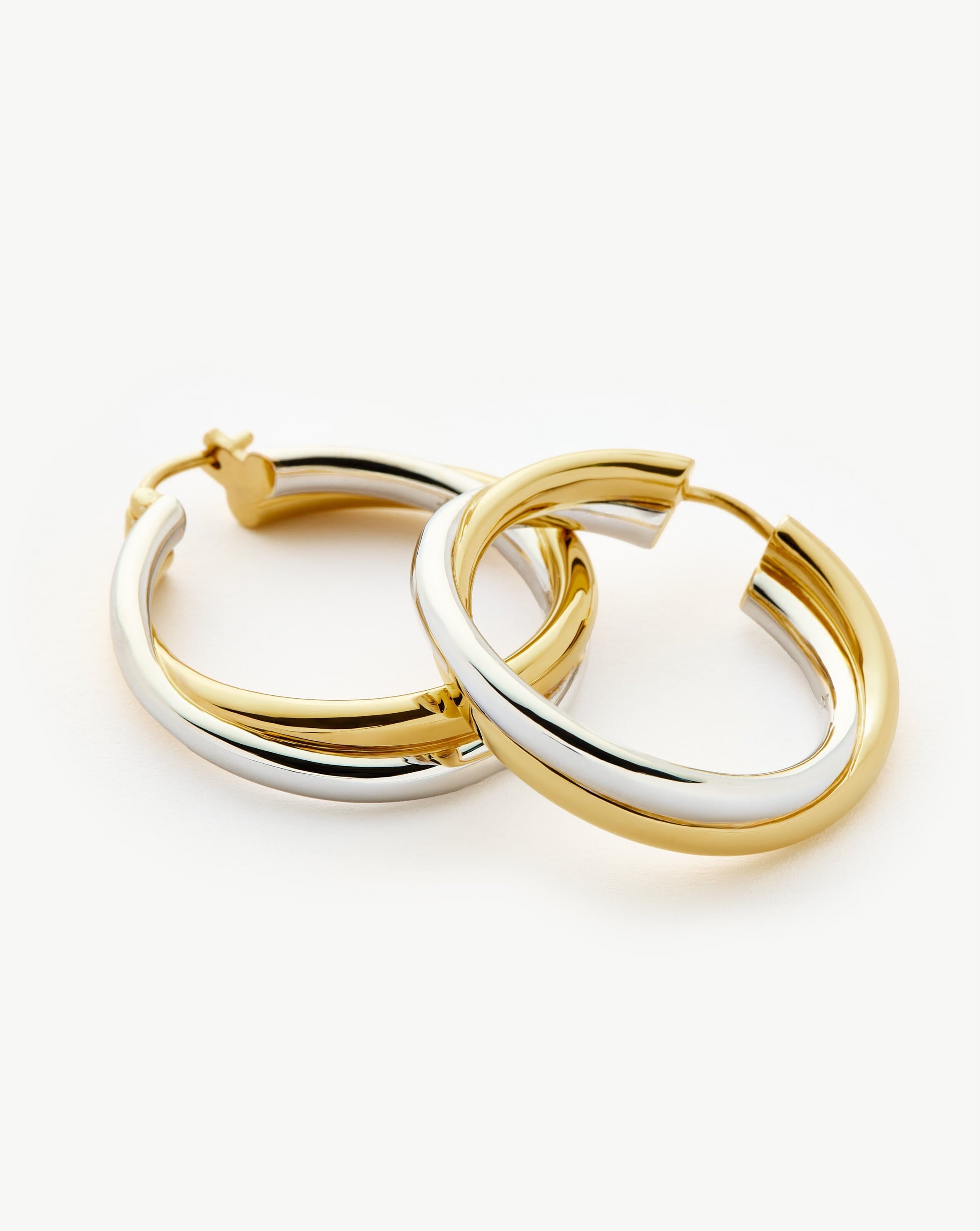 Brinco Argola Entrelaçada Grande - Ouro e Prata | SILLENE