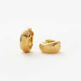 Brinco Argola Entrelaçada Texturizada - Ouro 18K | SILLENE