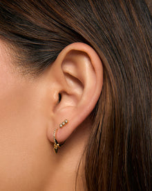 Brinco Argola Felicity - Ouro 18K | SILLENE - uso