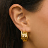 Brinco Argola Gabriella - Ouro 18K | SILLENE - uso