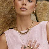 Brinco Argola Gabriella - Ouro 18K | SILLENE - uso