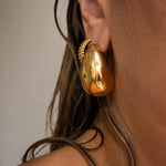 Brinco Argola Gia - Ouro 18K - detalhe 04 | SILLENE