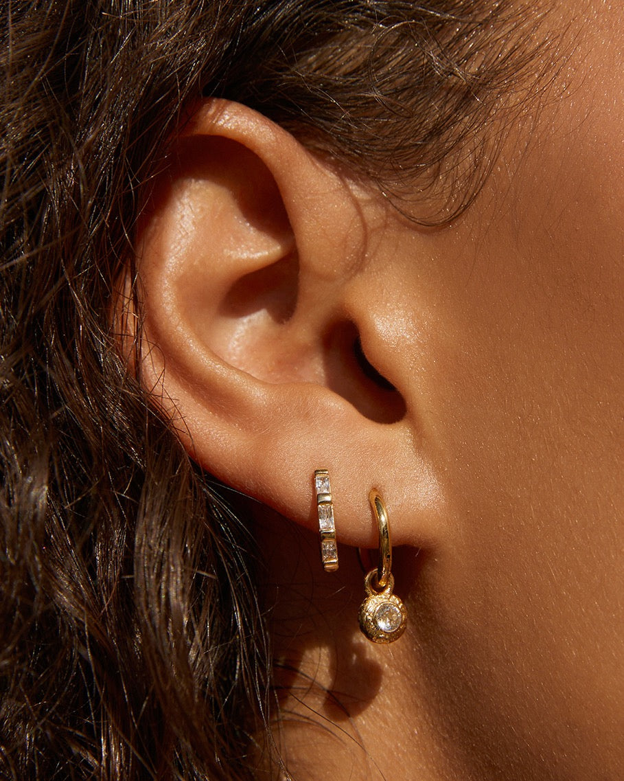 Brinco Argola Holi - Ouro 18K | SILLENE - uso