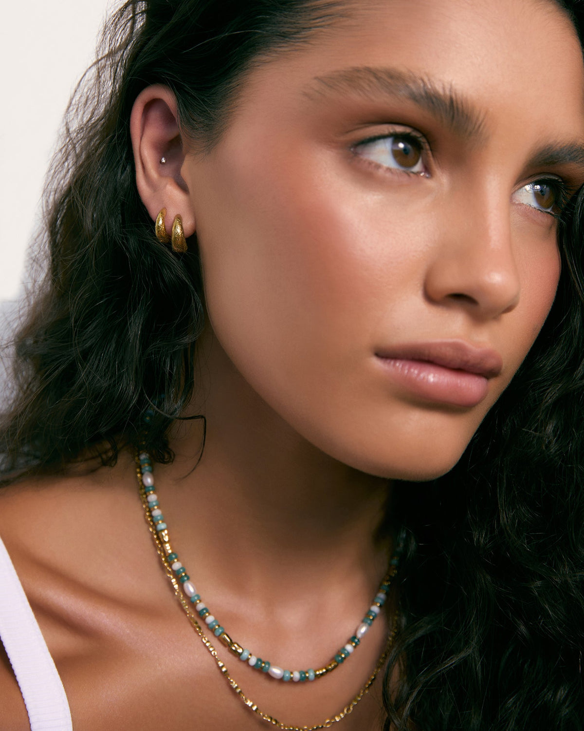 Brinco Argola Jax - Ouro 18K | SILLENE - uso