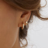 Brinco Argola Jett - Ouro 18K | SILLENE
