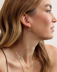 Brinco Argola Link - Ouro 18K | SILLENE - uso