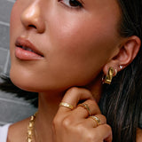 Brinco Argola Lucy - Ouro 18K | SILLENE - uso