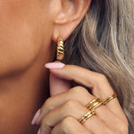 Brinco Argola Lulu - Ouro 18K | SILLENE - uso