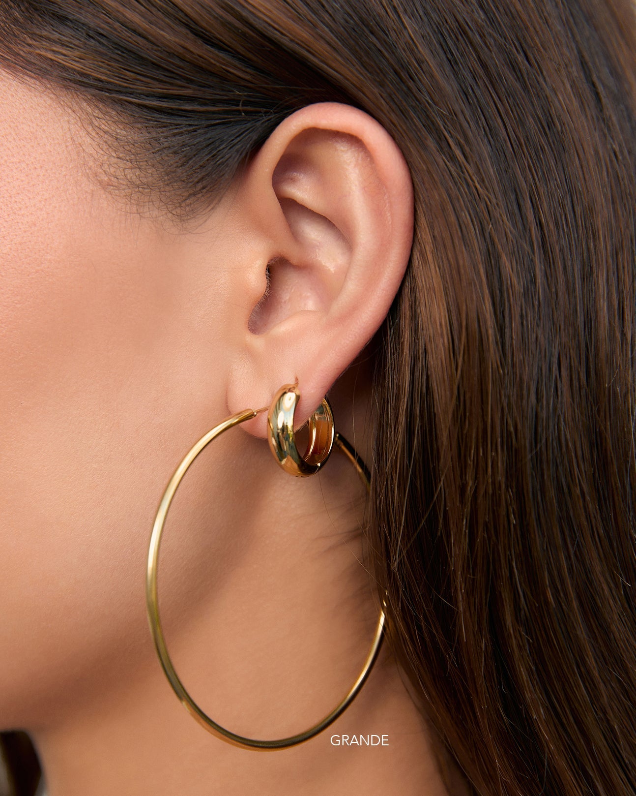 Brinco Argola Maddy - Ouro 18K | SILLENE - uso