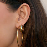 Brinco Argola Maddy - Ouro 18K | SILLENE - uso