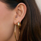 Brinco Argola Maddy - Ouro 18K | SILLENE - uso