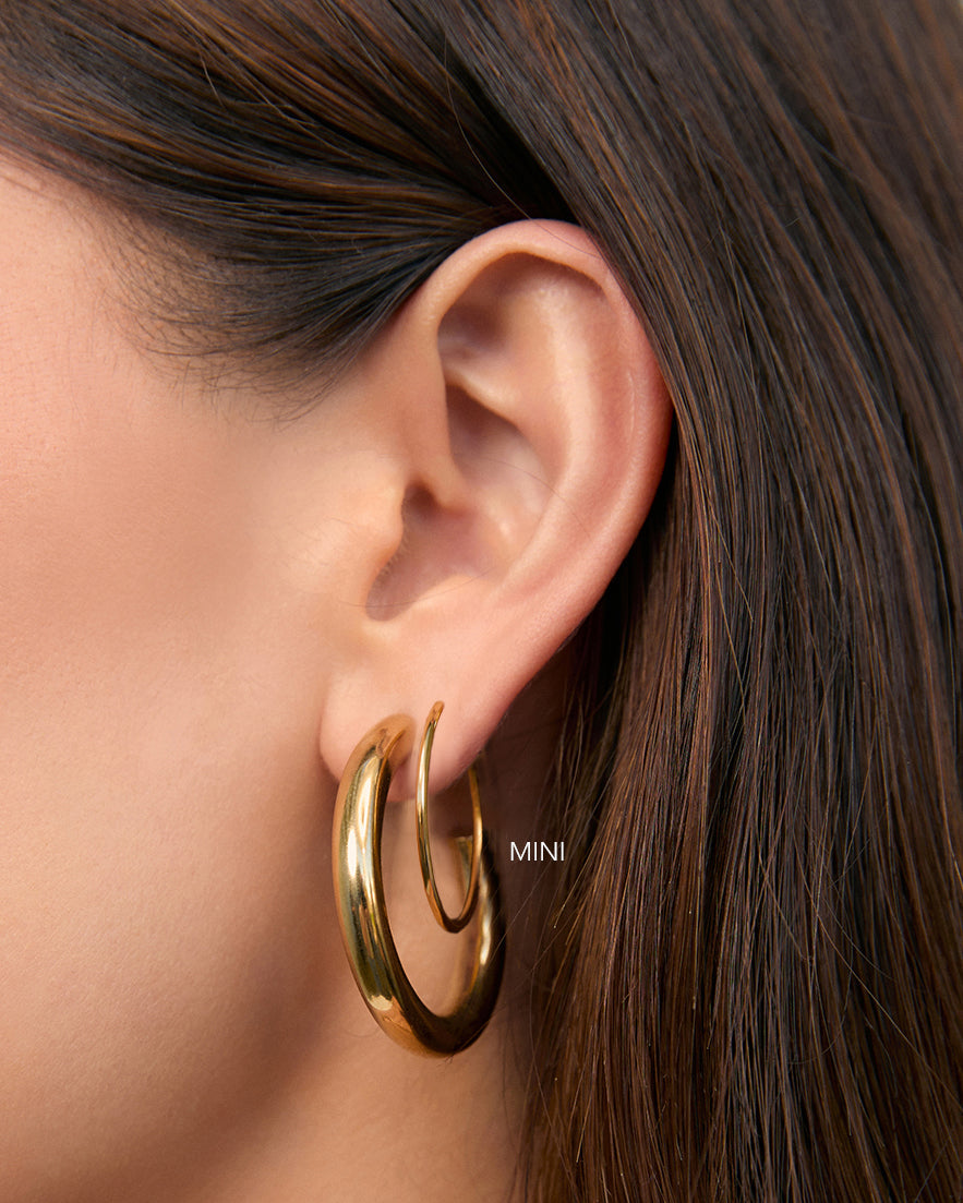 Brinco Argola Maddy - Ouro 18K | SILLENE - uso