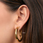 Brinco Argola Maddy - Ouro 18K | SILLENE - uso