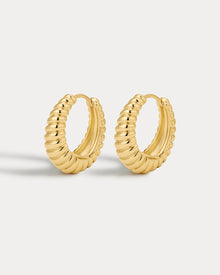 Brinco Argola Marbella Estriada - Ouro 18K | SILLENE