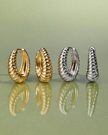 Brinco Argola Marbella Estriada - Ouro 18K - detalhe 03 | SILLENE