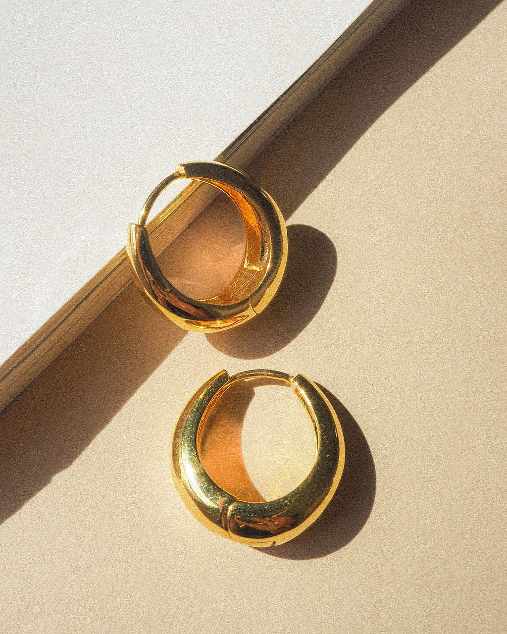 Brinco Argola Marbella - Ouro 18K - detalhe 06 | SILLENE