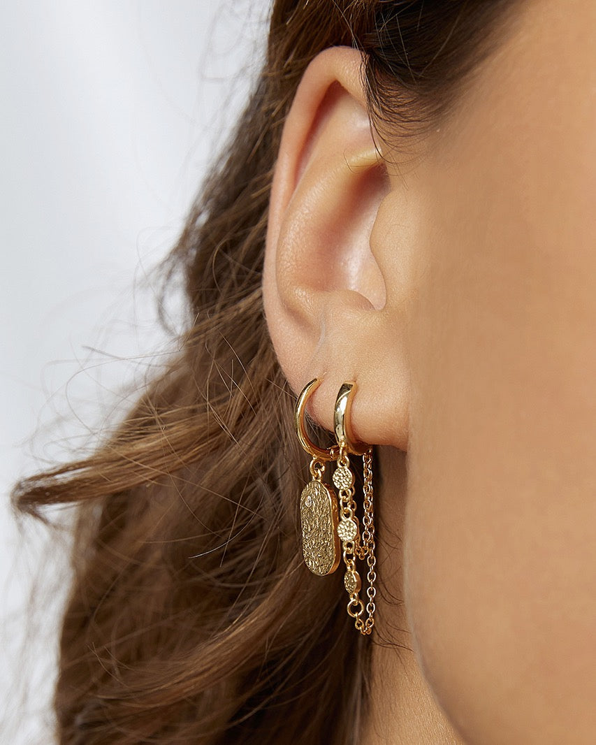 Brinco Argola Mendoza - Ouro 18K | SILLENE - uso