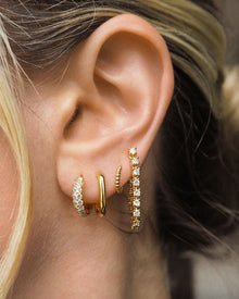 Brinco Argola Mini Contínua com Esferas - Ouro 18K - detalhe 05 | SILLENE