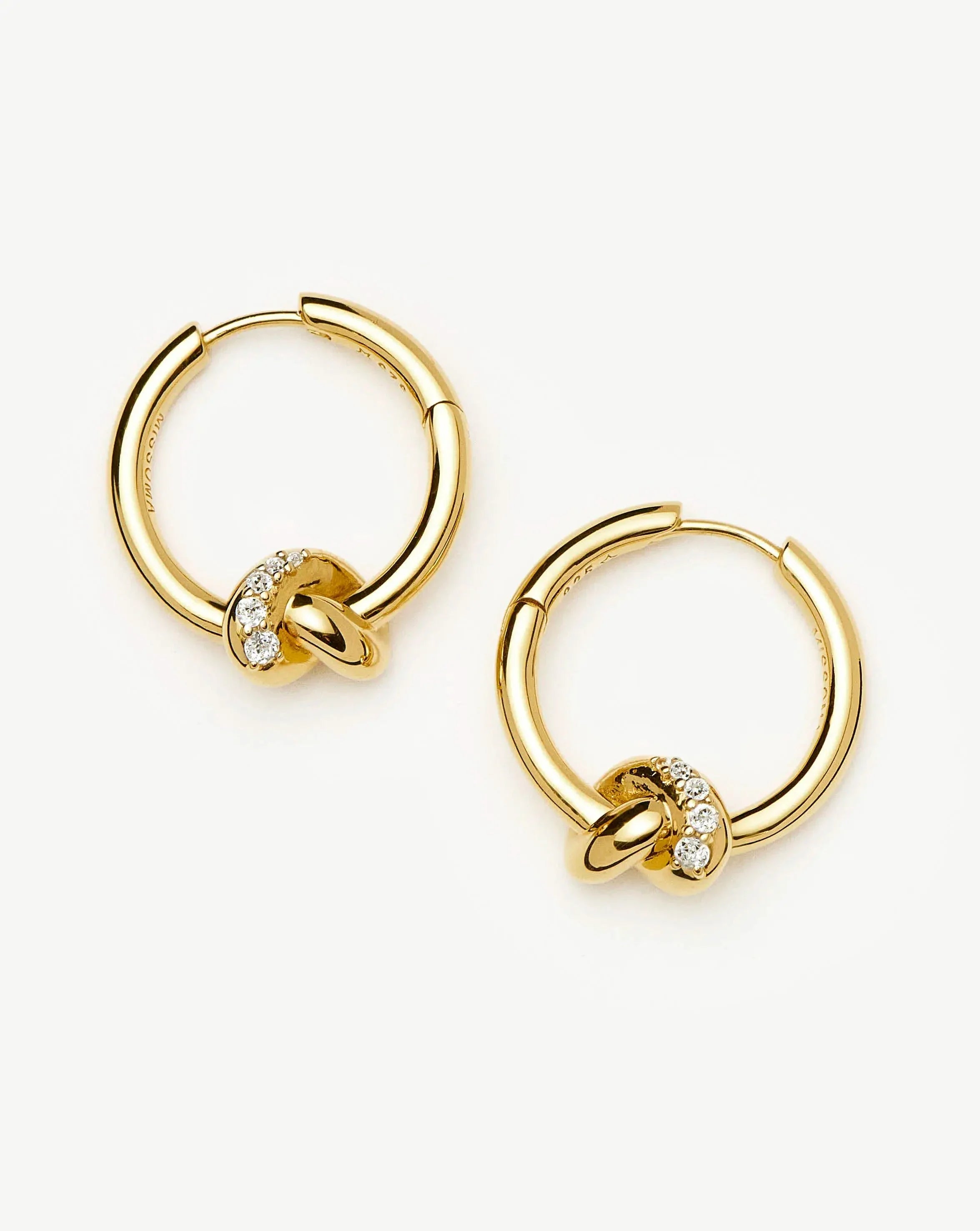 Brinco Argola Nó Cravejado Pequena - Ouro 18K | SILLENE