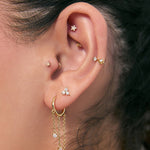 Brinco Argola Opal - Ouro 18K | SILLENE - uso