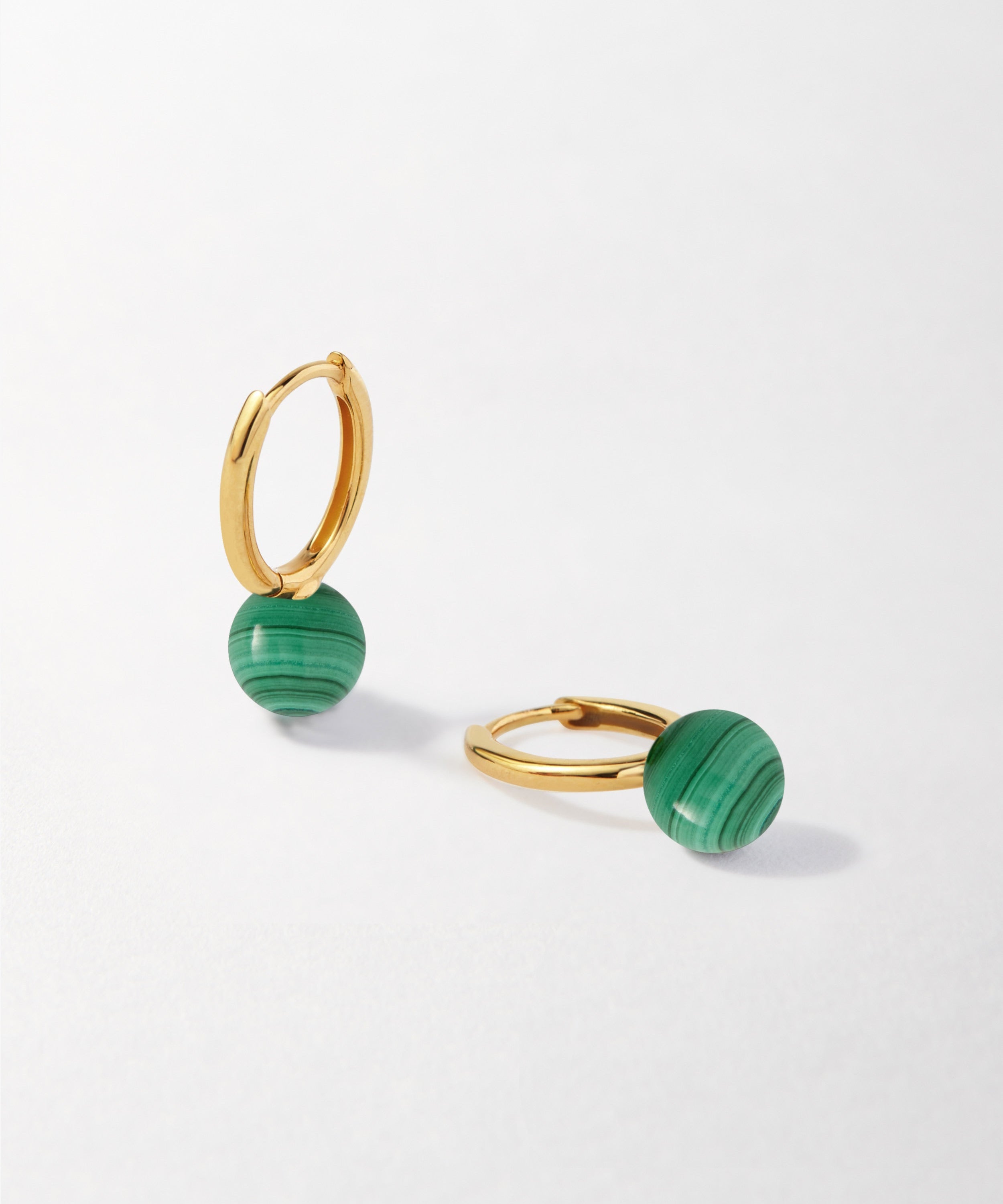 Brinco Argola Oval Malaquita - Ouro 18K | SILLENE