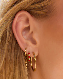 Brinco Argola Papaya com Esmalte - Cereja - Ouro 18K - detalhe 02 | SILLENE