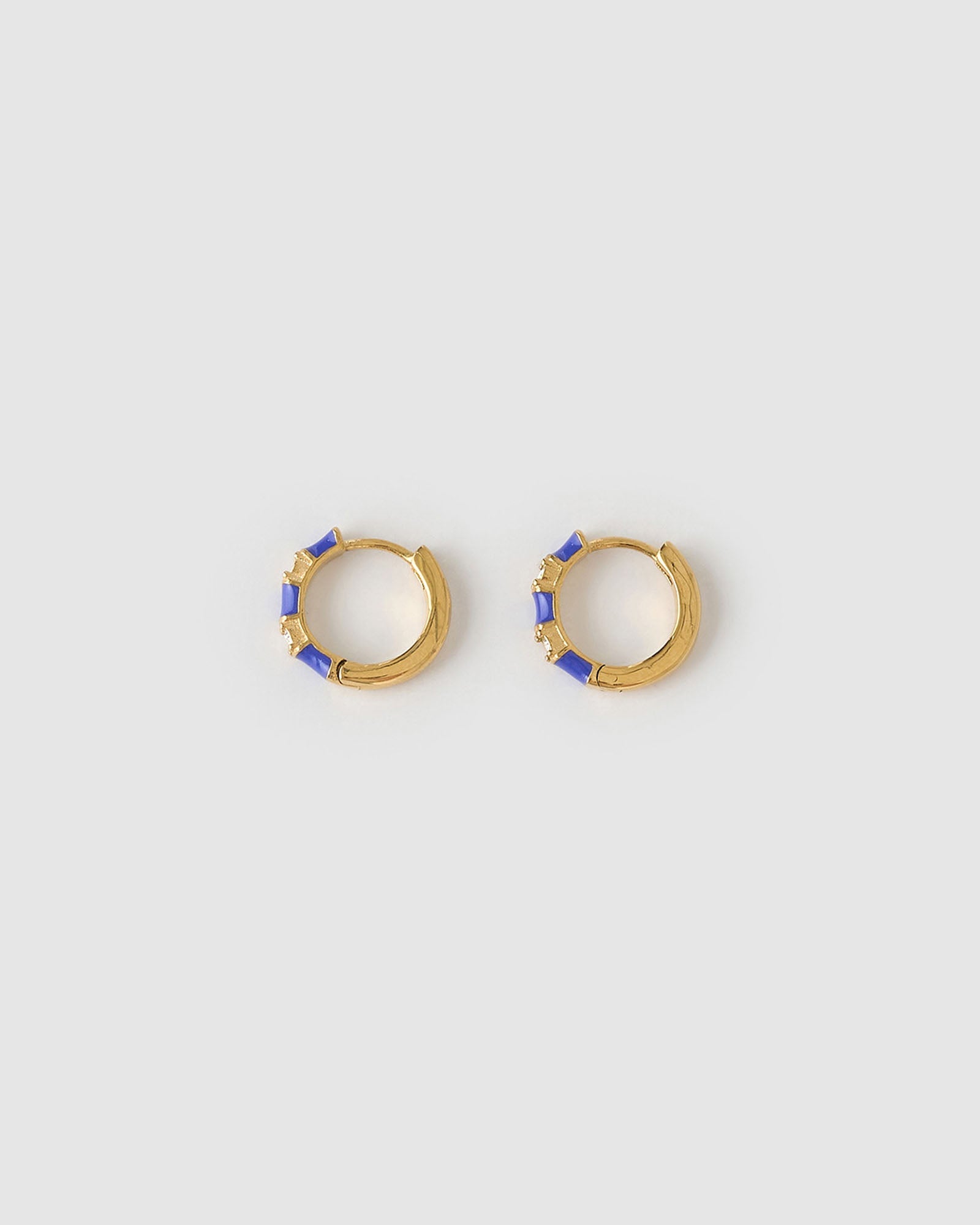 Brinco Argola Papaya com Esmalte - Mirtilo - Ouro 18K - detalhe 04 | SILLENE