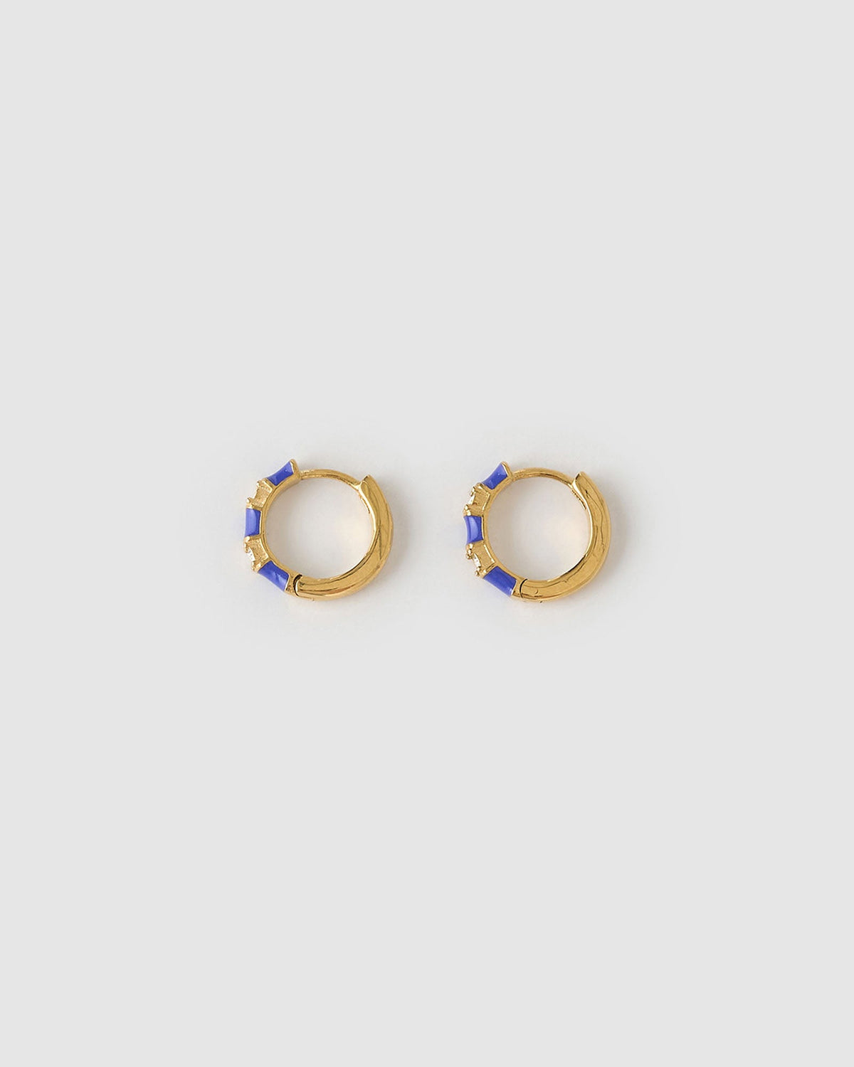 Brinco Argola Papaya com Esmalte - Mirtilo - Ouro 18K - detalhe 04 | SILLENE