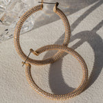 Brinco Argola Pavê Amalfi Grande - Ouro 18K - detalhe 02 | SILLENE