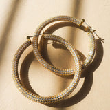 Brinco Argola Pavê Amalfi Grande - Ouro 18K - detalhe 04 | SILLENE