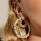 Brinco Argola Pavê Amalfi Grande - Ouro 18K - detalhe 09 | SILLENE