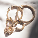 Brinco Argola Pavê Amalfi Grande - Ouro 18K - detalhe 10 | SILLENE