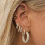 Brinco Argola Pavê Amalfi Média - Ouro 18K - detalhe 02 | SILLENE