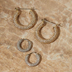 Brinco Argola Pavê Amalfi Média - Ouro 18K - detalhe 09 | SILLENE