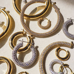 Brinco Argola Pavê Amalfi Média - Ouro 18K - detalhe 11 | SILLENE