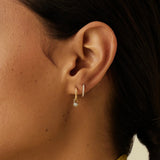 Brinco Argola Pequena Gota Cravejada - Ouro 18K | SILLENE