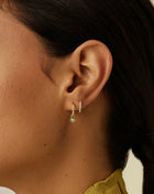 Brinco Argola Pequena Gota Cravejada - Ouro 18K | SILLENE