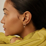 Brinco Argola Pequena Gota Cravejada - Ouro 18K | SILLENE