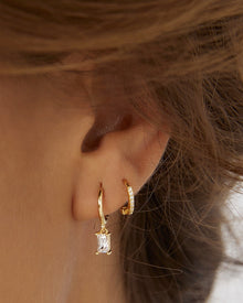 Brinco Argola Pip - Ouro 18K | SILLENE - uso