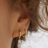 Brinco Argola Pip - Ouro 18K | SILLENE - uso
