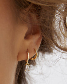 Brinco Argola Pip - Ouro 18K | SILLENE - uso