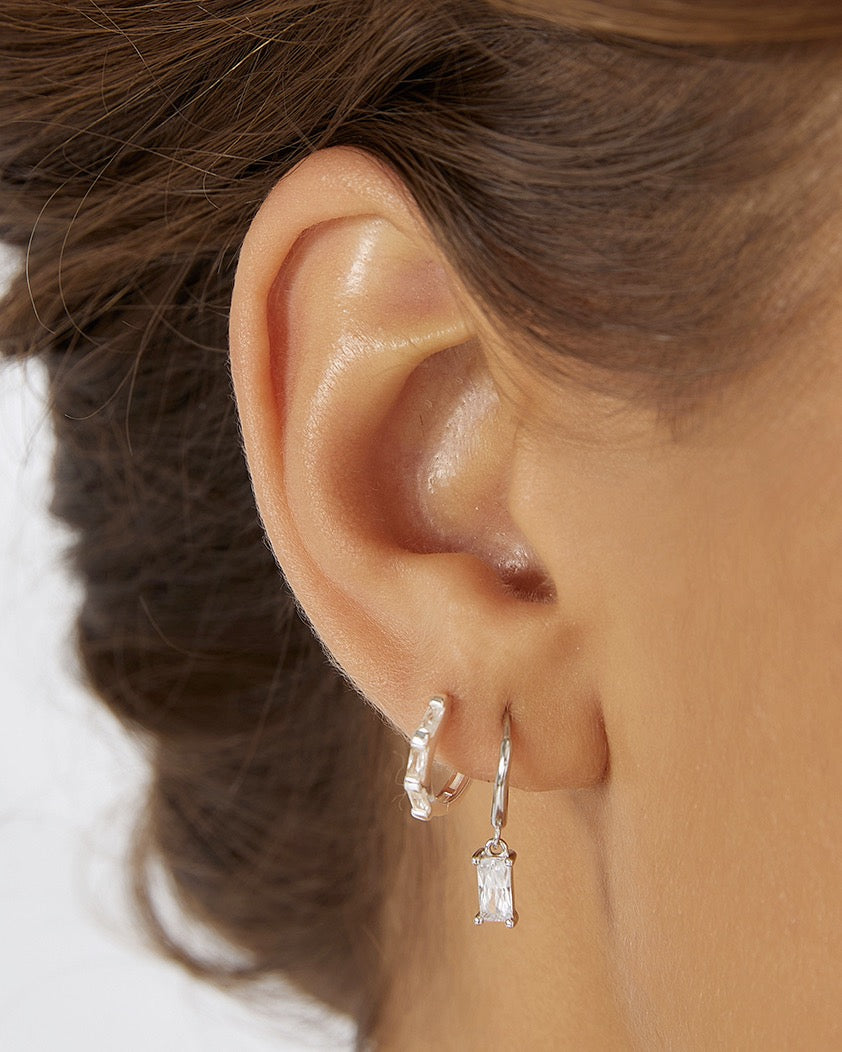 Brinco Argola Pip - Prata | SILLENE - uso