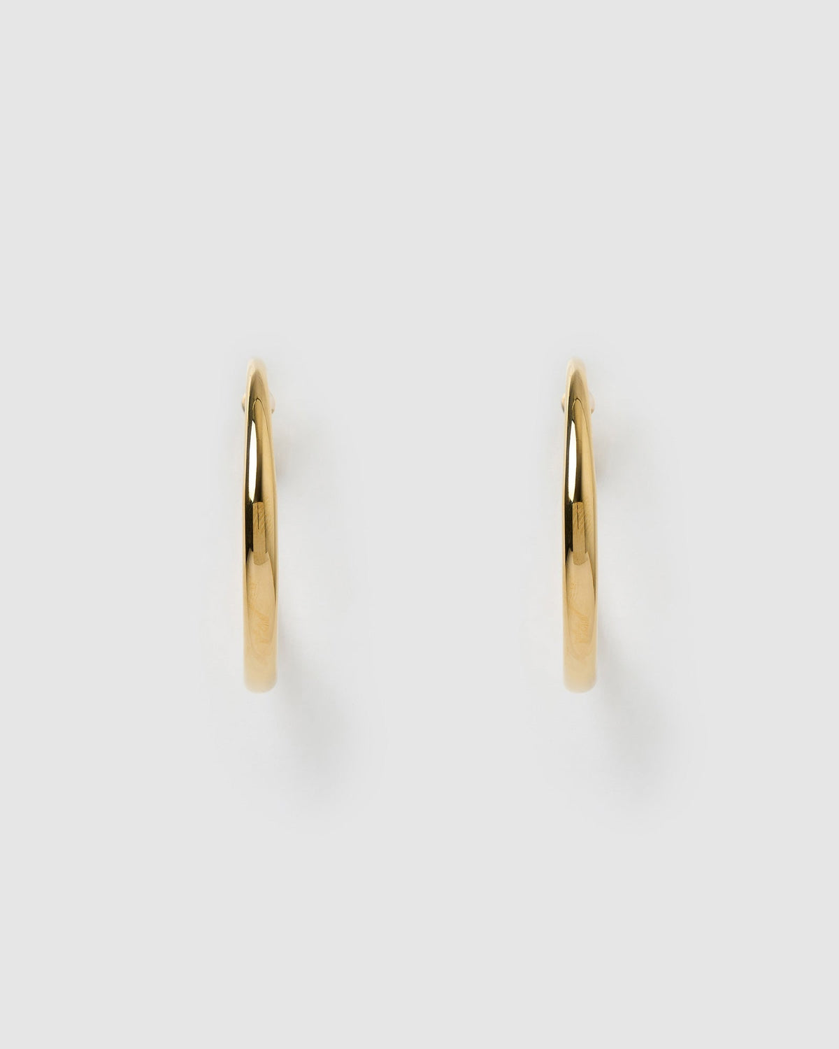 Brinco Argola Riley Grande - Ouro 18K | SILLENE